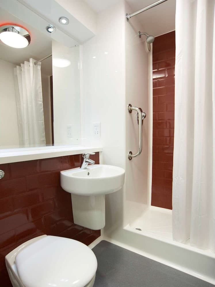 Travelodge Cardiff Atlantic Wharf Hotel