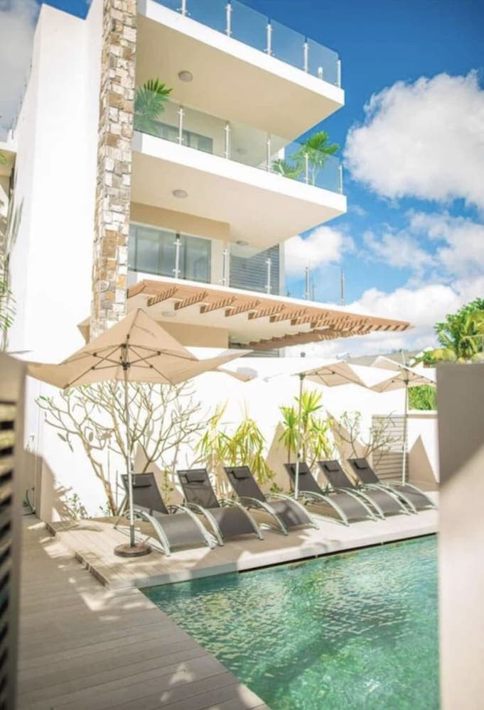 Modern 2-bed Sleeps 4 With Balcony