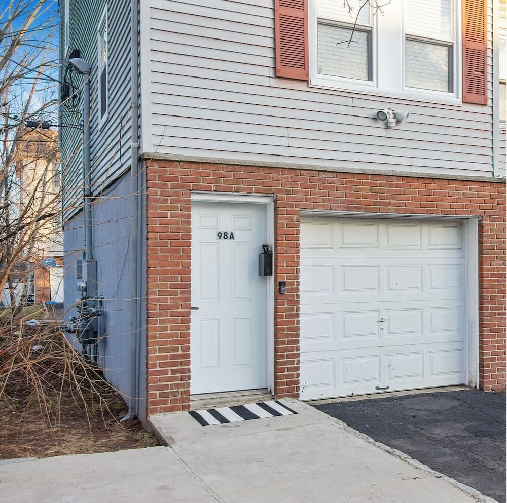 Hillyer Manner - Comfy Townhouse In Great Location! 3 Bedroom Townhouse by Redawning