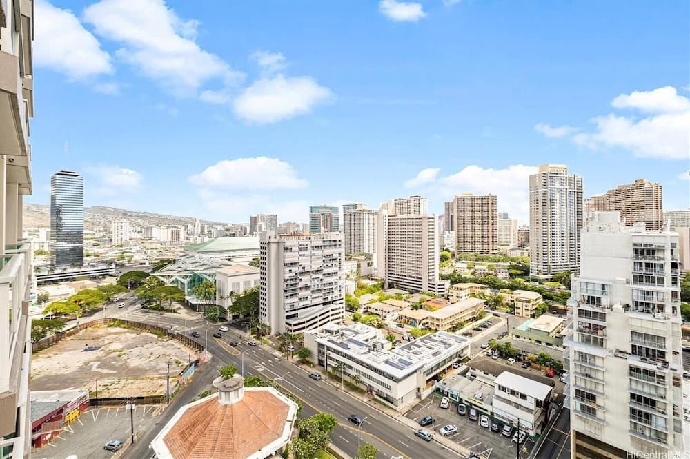 Ala Moana Condo by Zelloo
