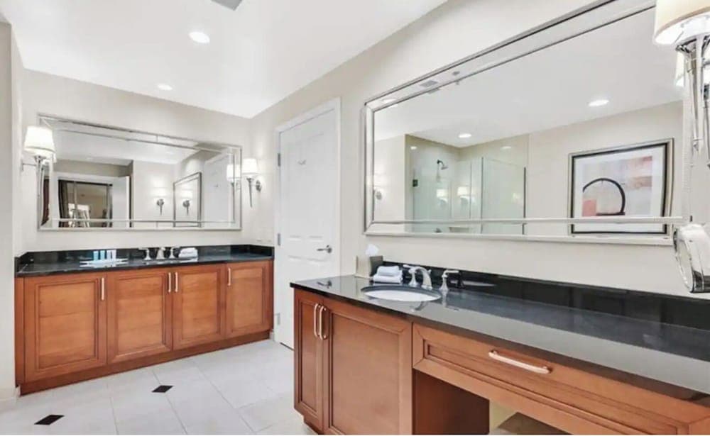 LUXE 702 MGM Signature 1 BR 2 BTH SUITE