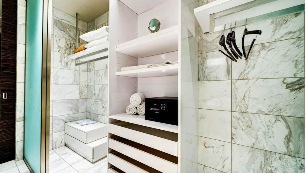One Bedroom | 1.5 Baths & Living Room | Jet Tub – Palms Place StripSuite
