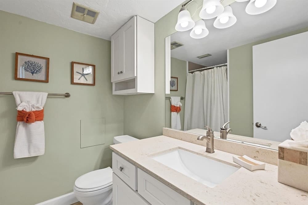Venice Beach 2 Bedroom Condo with Beach Access+Community Pool 2 Condo