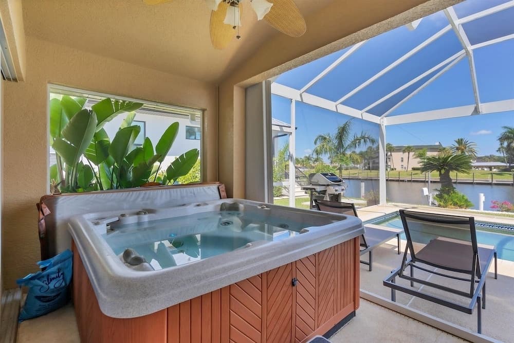 Punta Gorda Isles 3 Bedroom Pool+Hot Tub Home 2 Home