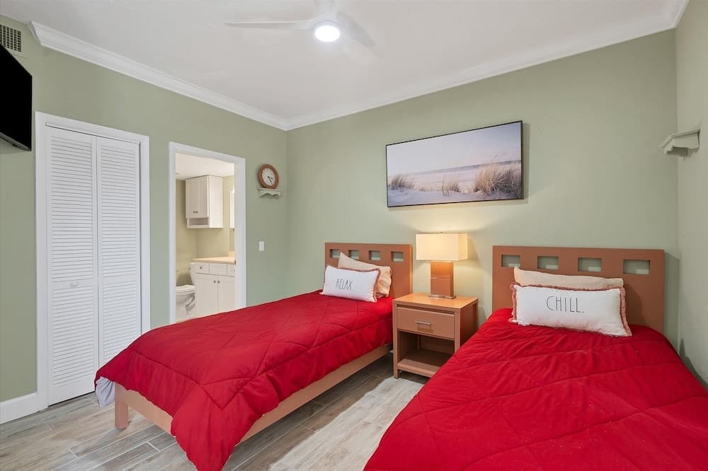 Venice Beach 2 Bedroom Condo with Beach Access+Community Pool 2 Condo