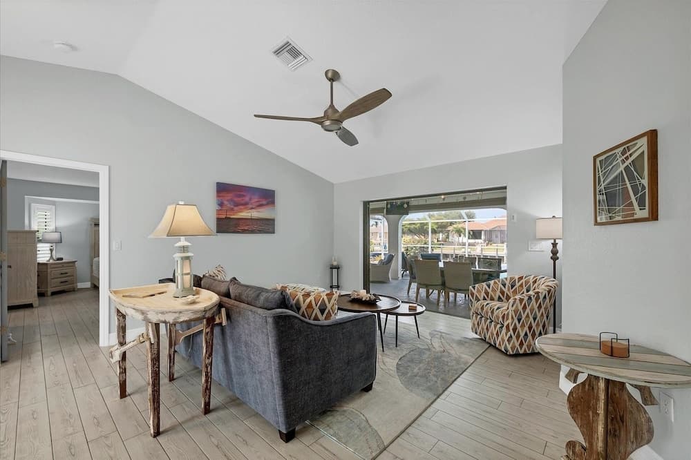 Punta Gorda 3-Bedroom Canalfront Vacation Home with Pool 3 Home