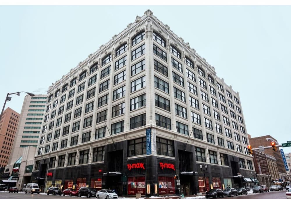Modern Apartment | Close To Everything | CozySuites