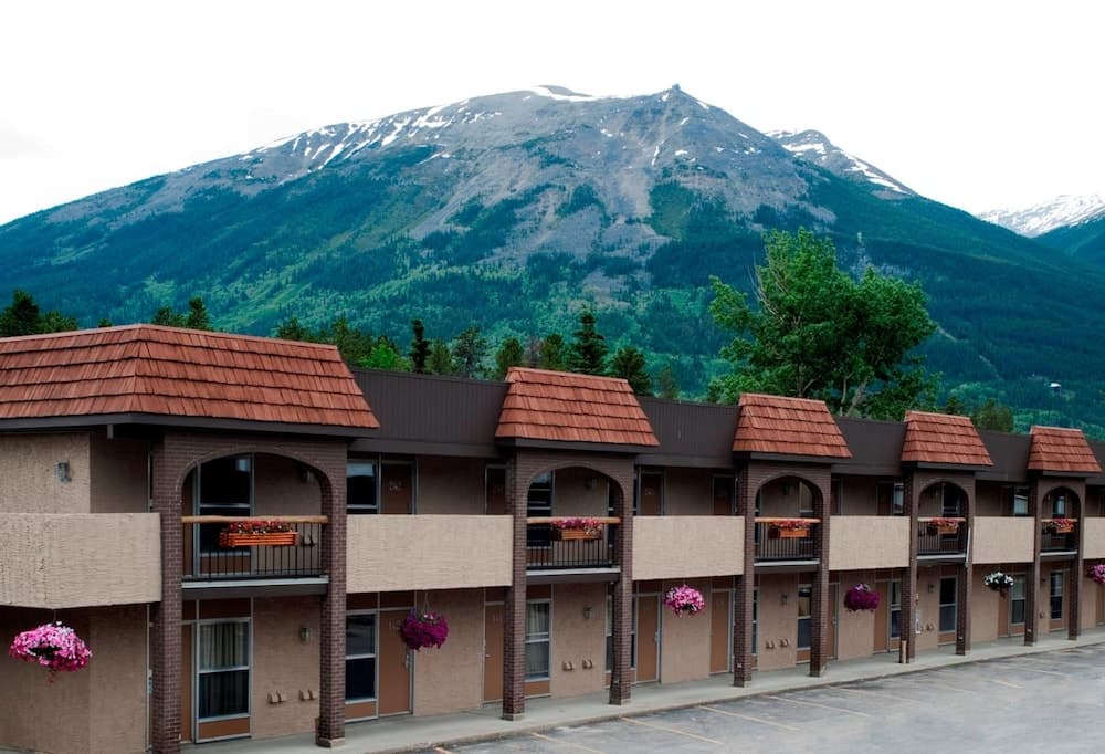 Maligne Lodge