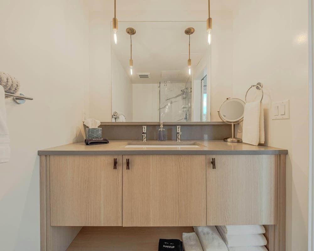 Whitefish Loft, Downtown Condo for 6