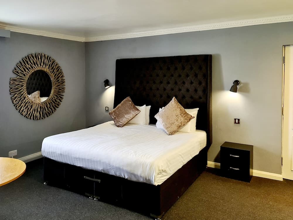 Barons Court Hotel