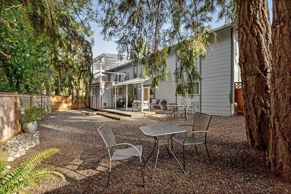 Patio & Grill: Dog-friendly Redmond Getaway!