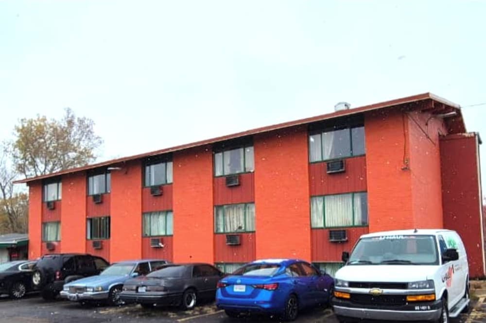 Capital O Pleasant Motel Grand Rapids Mi
