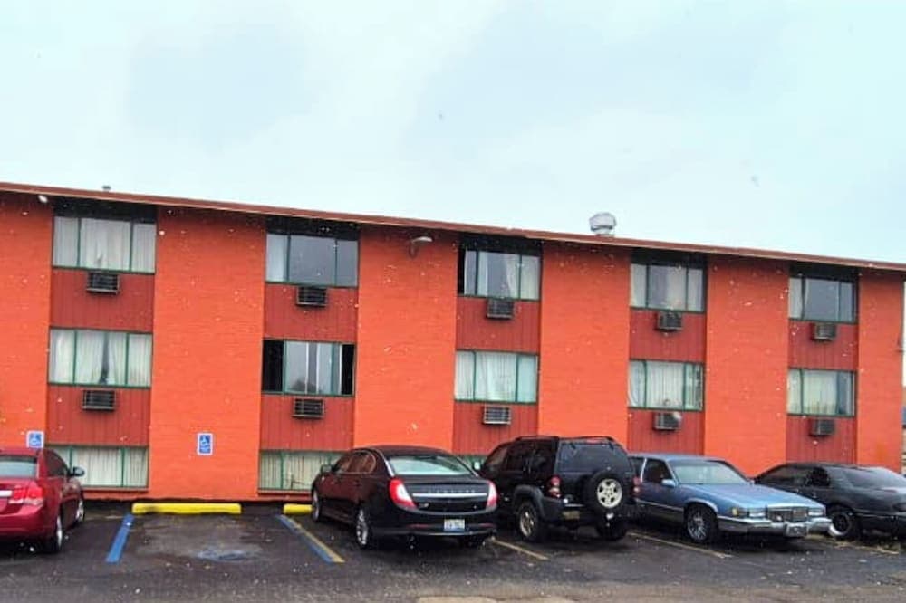 Capital O Pleasant Motel Grand Rapids Mi