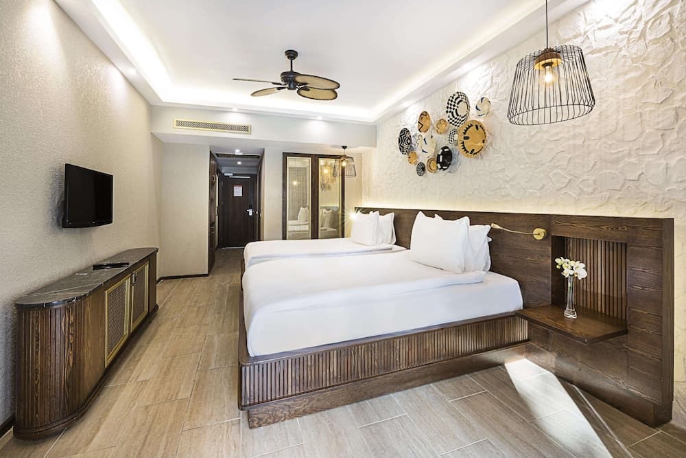 Rixos Sungate - The Land of Legends Access