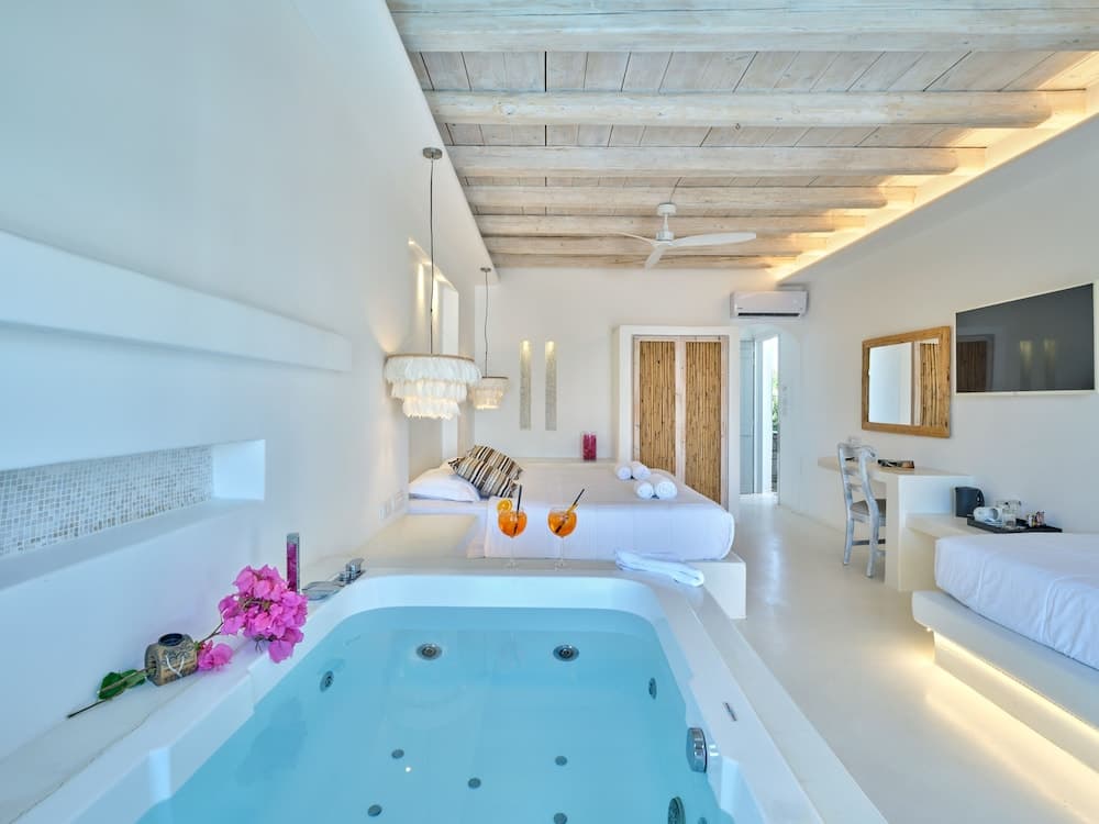 Zefi Hotel & Suites