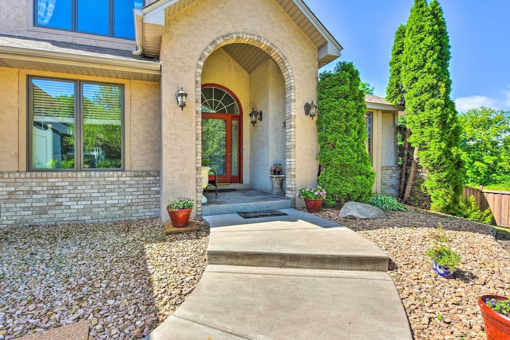 Pet-friendly Maple Grove Gem w/ Private Yard!