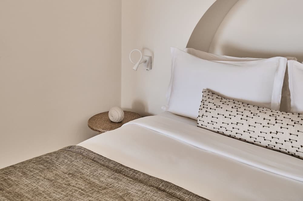 Mystique, a Luxury Collection Hotel, Santorini