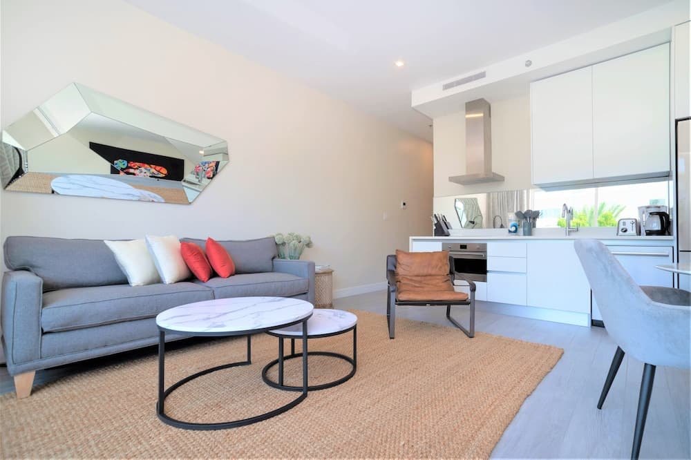 Cayman Luxury Rentals at The Grove