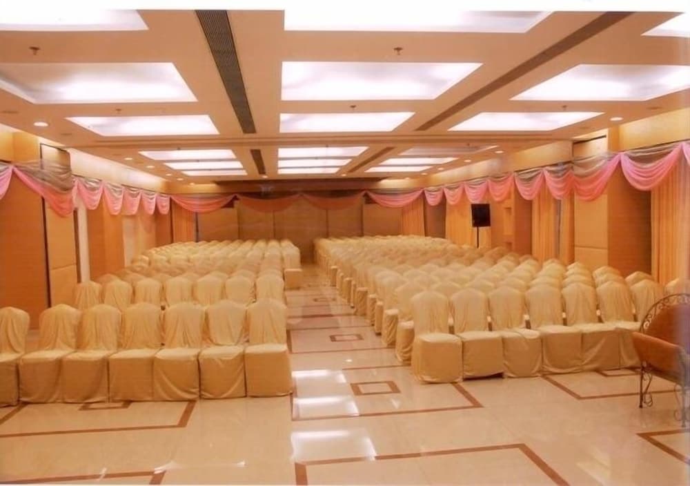 Vivanta Thane LBS Road