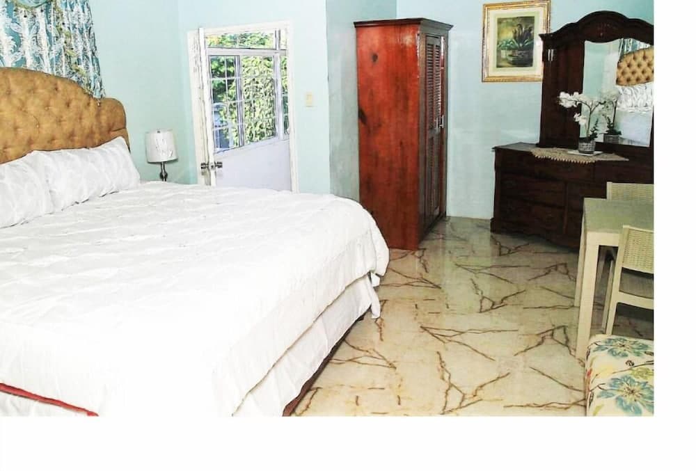 Dela de-Rose Guest House negril Jamaica