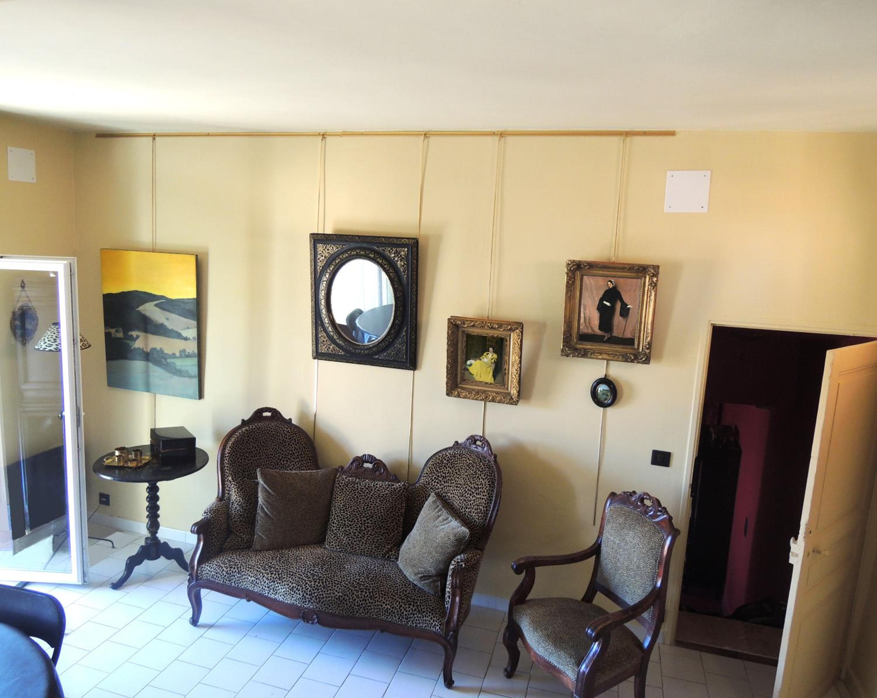 La Dame Au Balcon