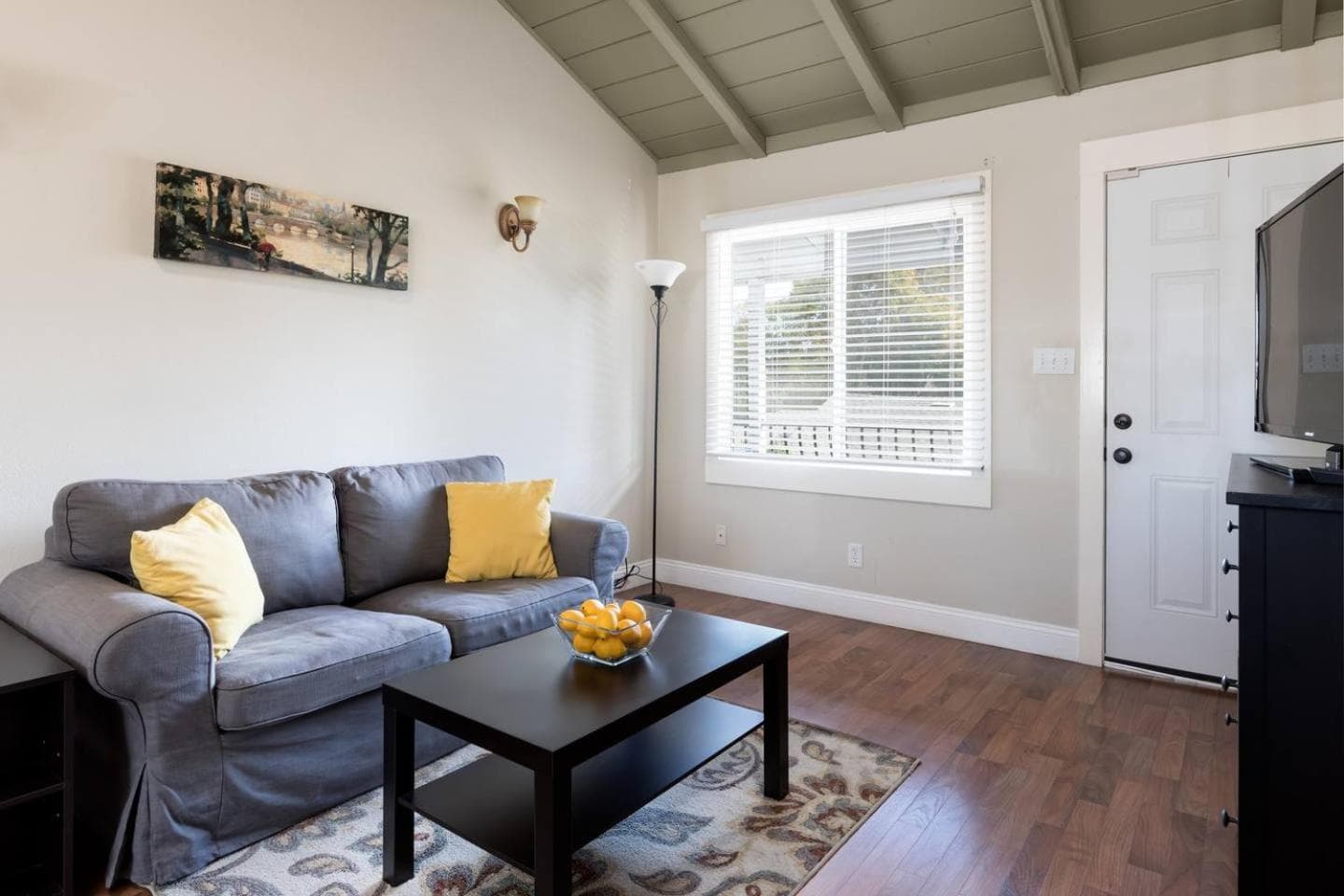 Spacious, Soaring Ceilings, Near Downtown MV, GOOG