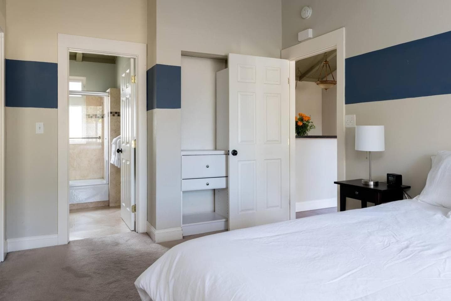 Spacious, Soaring Ceilings, Near Downtown MV, GOOG
