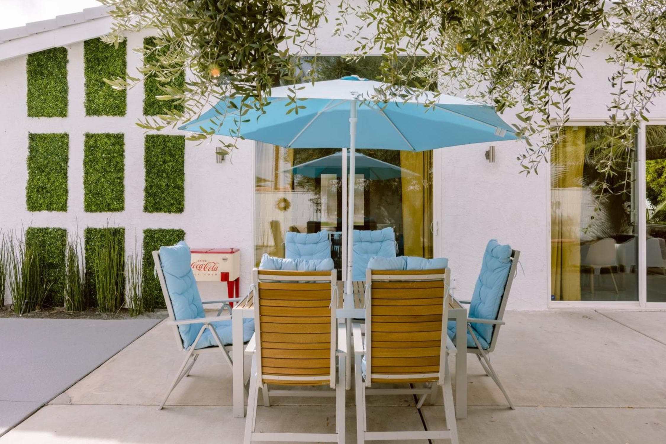 Mid Century Modern With Amazing Mountain View (E-Scooters Included)