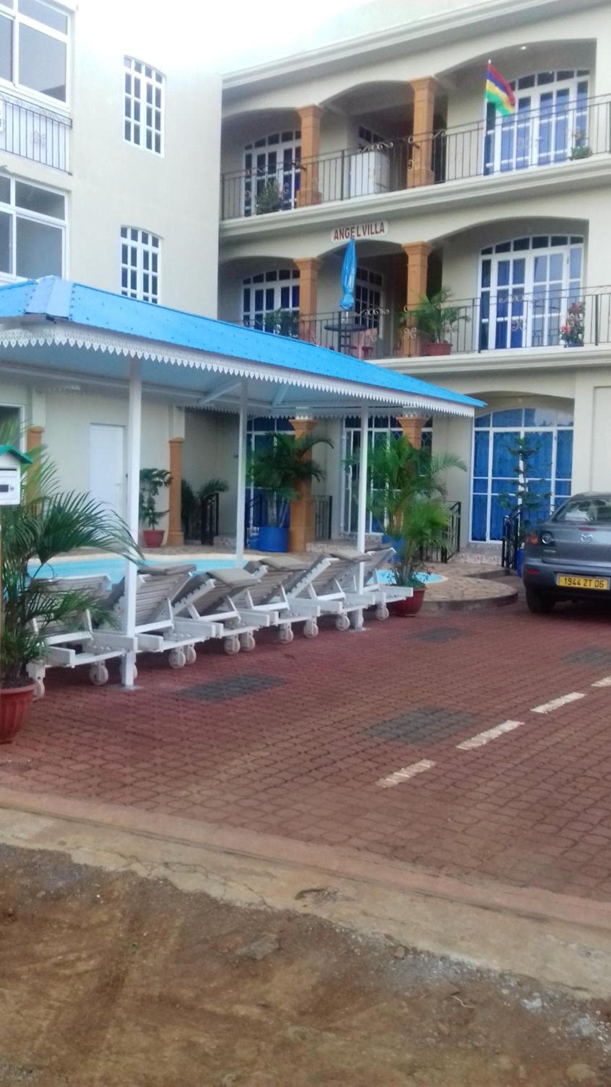 Studio at Pointe aux piments 200 m away from the beach with shared pool balcony and wifi