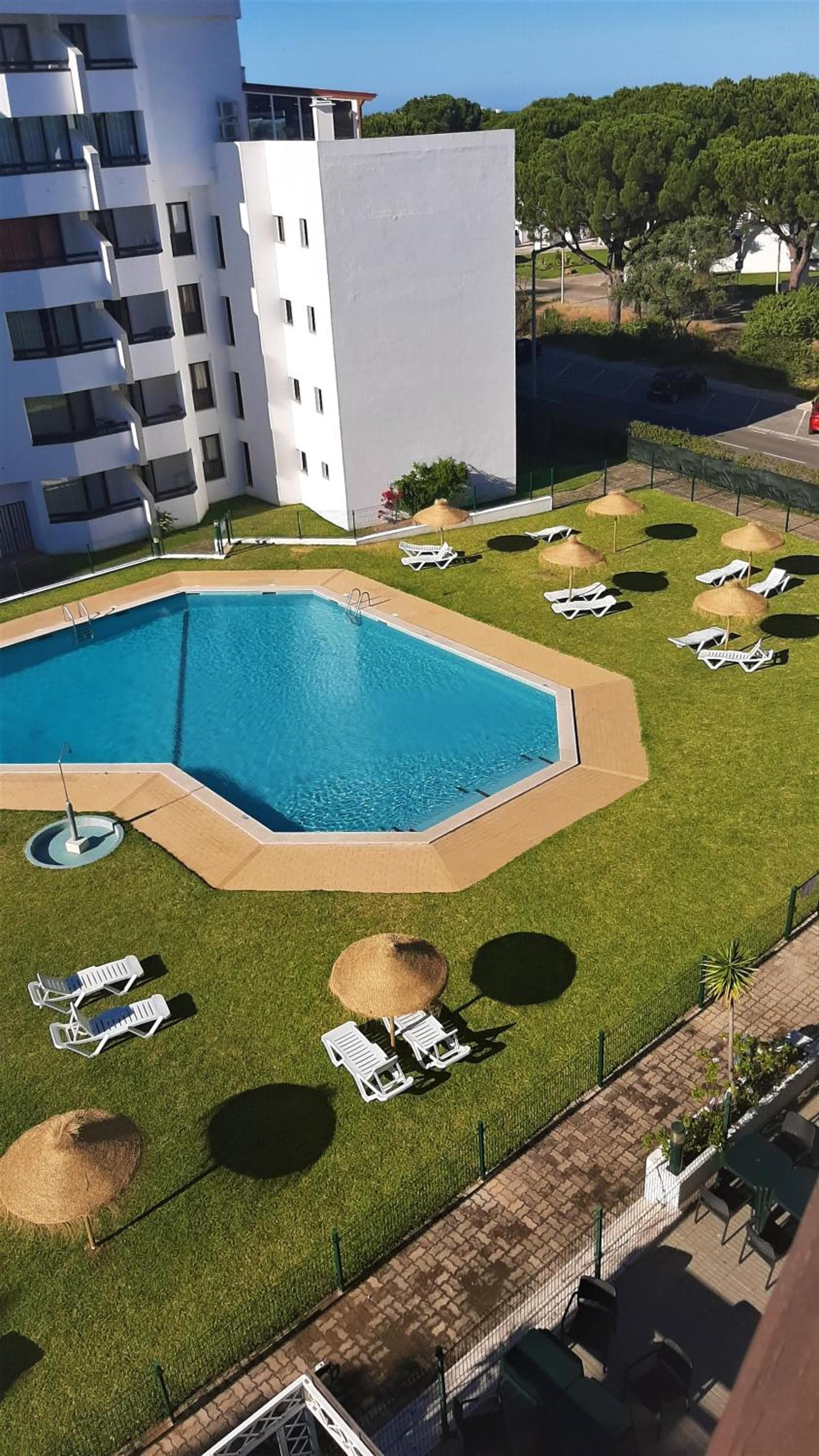 Tenis Golfmar 409A - pool view