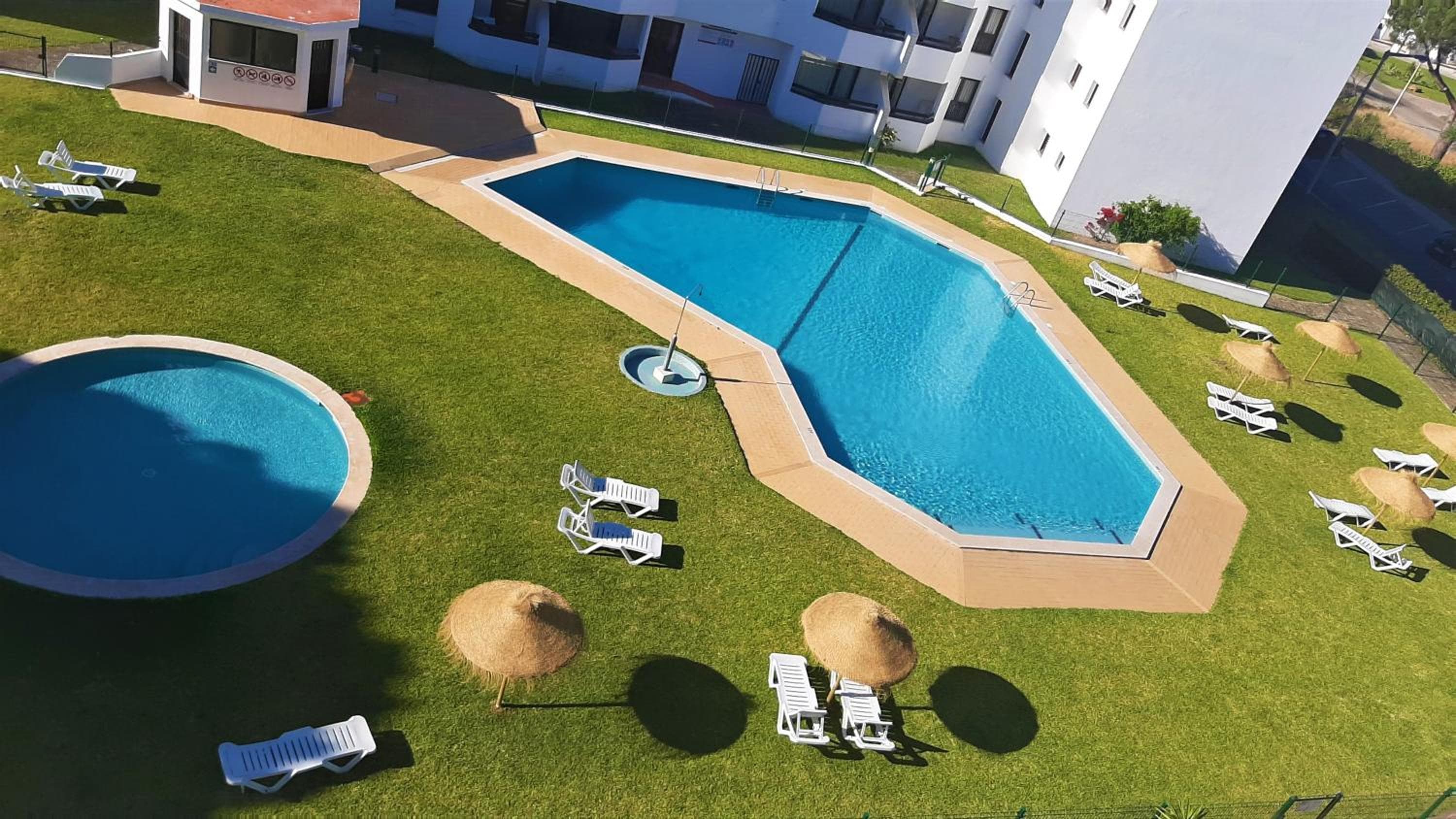 Tenis Golfmar 409A - pool view