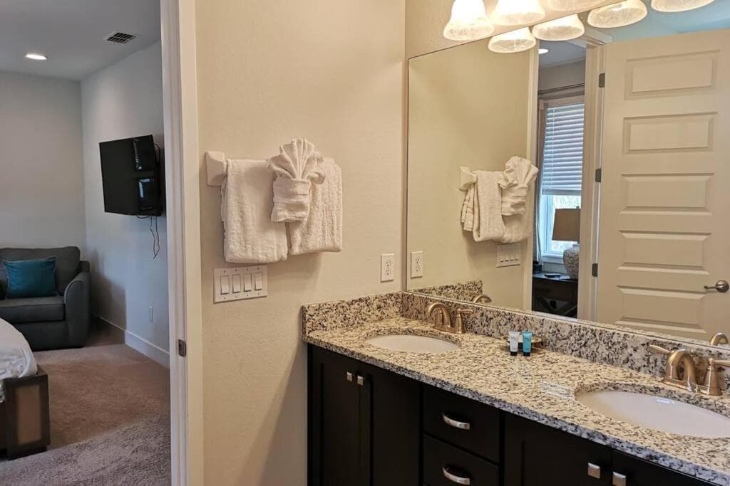Luxurious Modern Villa near Disney with Theater, Pool and Spa in Encore Resort at Reunion