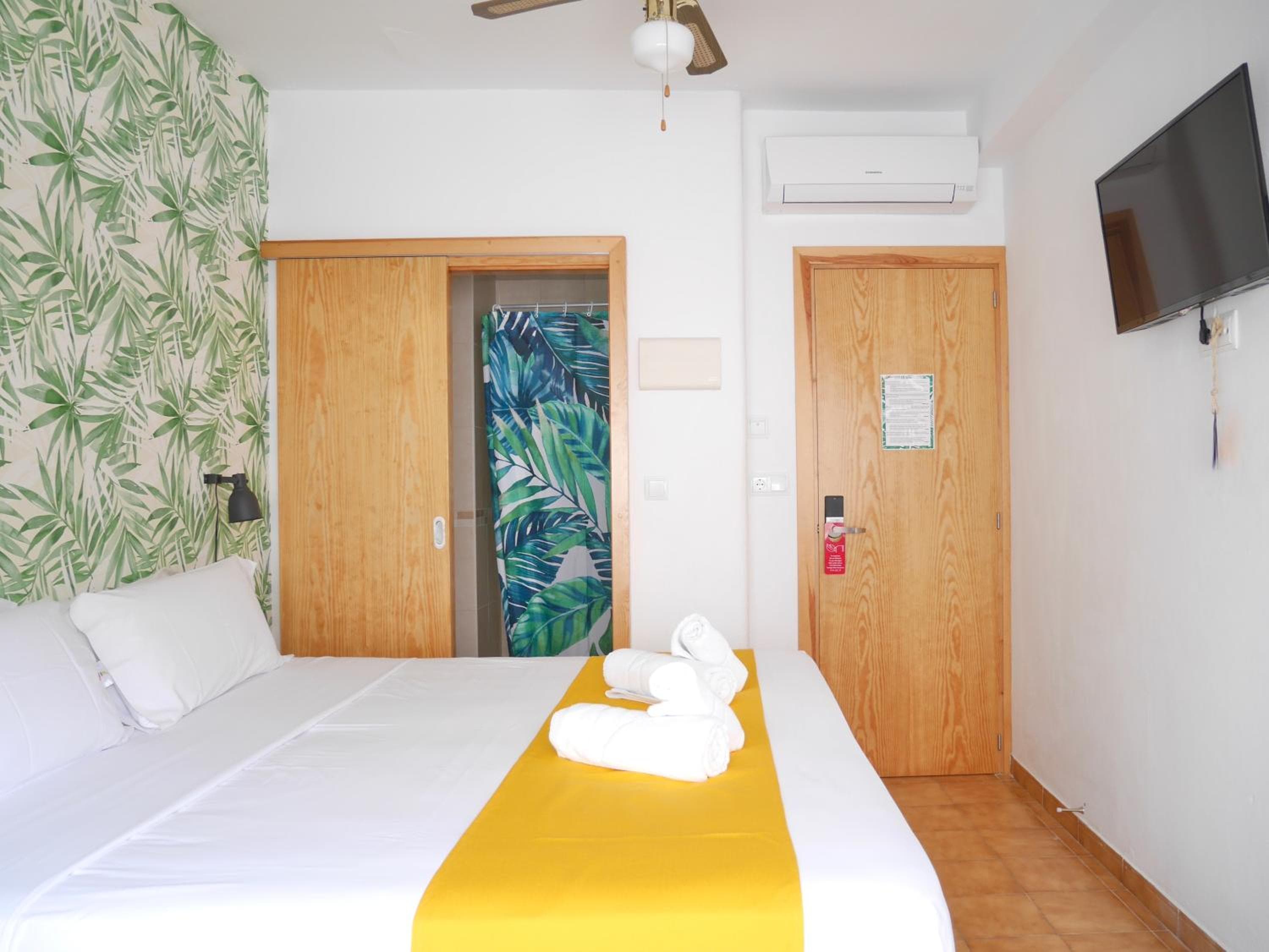 Nanit Rooms Ibiza Hostal