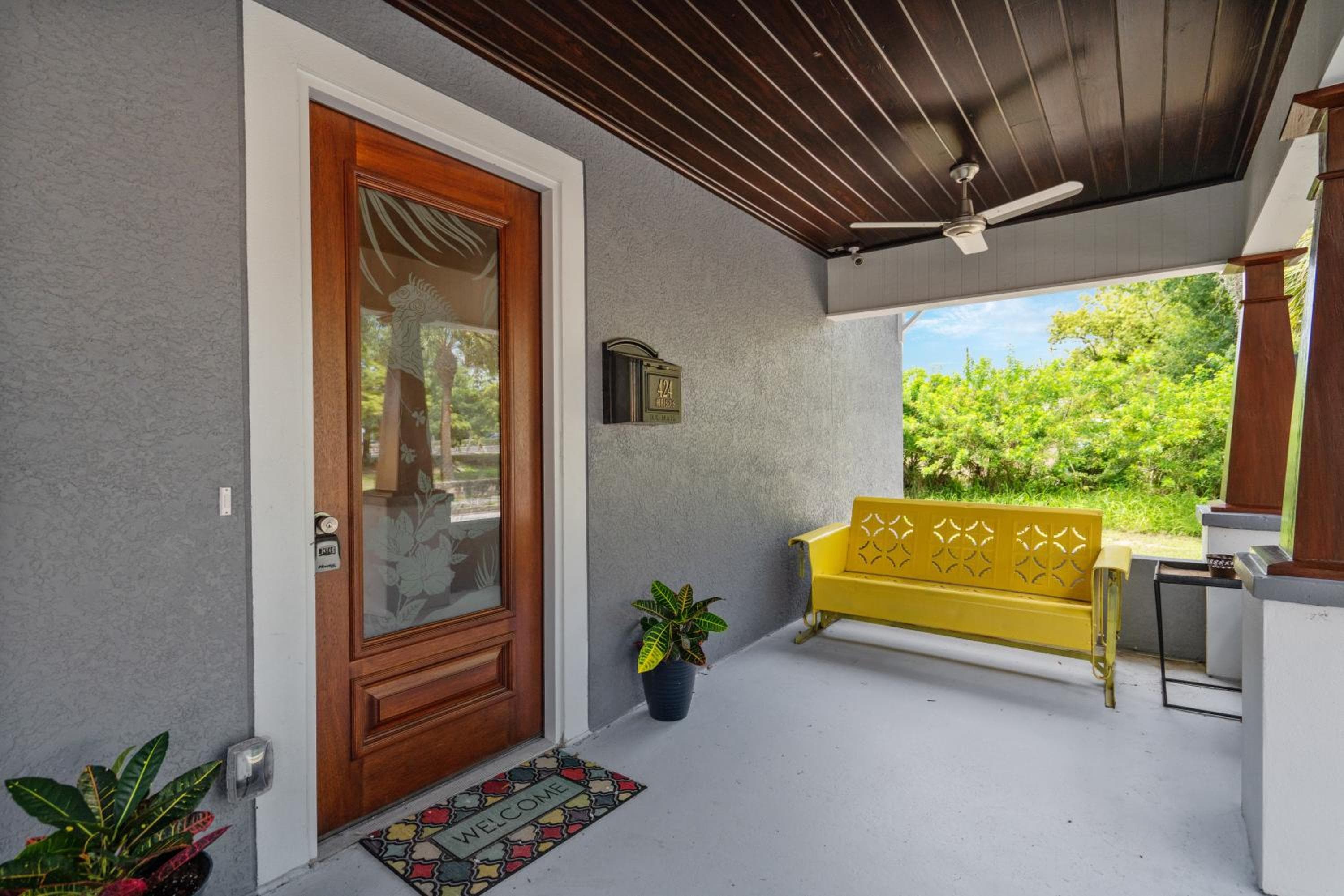 Hibiscus Hideaway
