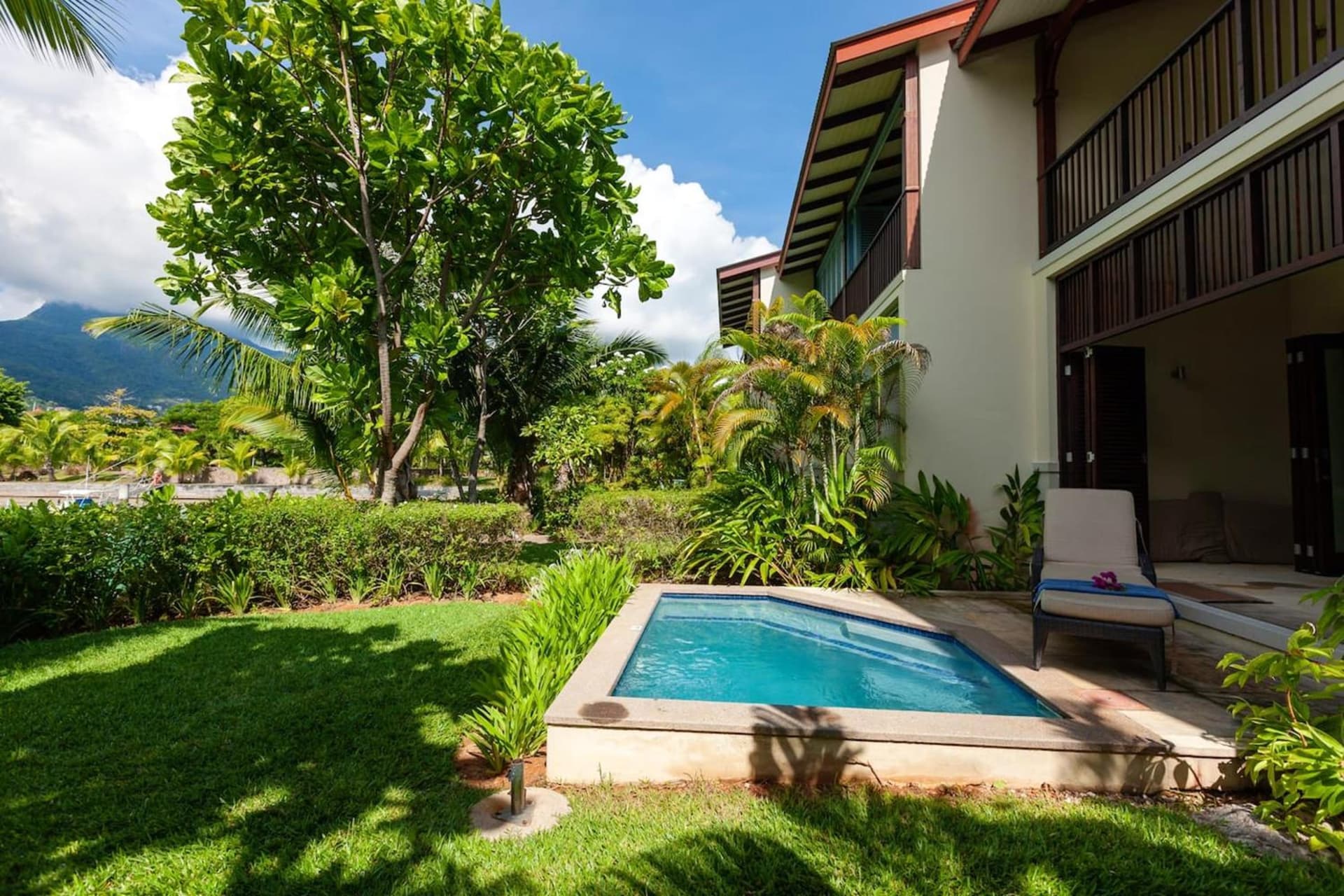 3 bedrooms house at Mahe 100 m away from the beach with sea view private pool and enclosed garden