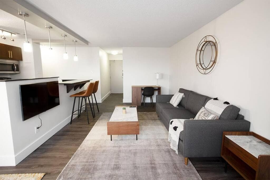 21st Floor Two bedroom downtown unit FREE parking