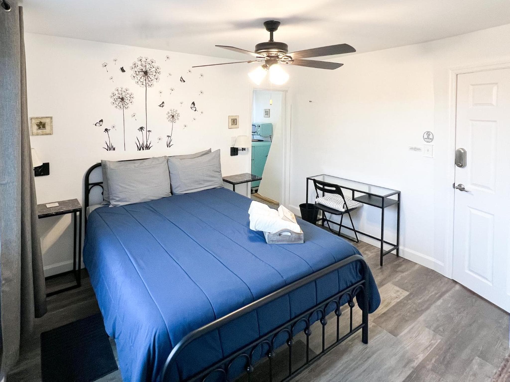Sunny Queen bedroom feel like home!!