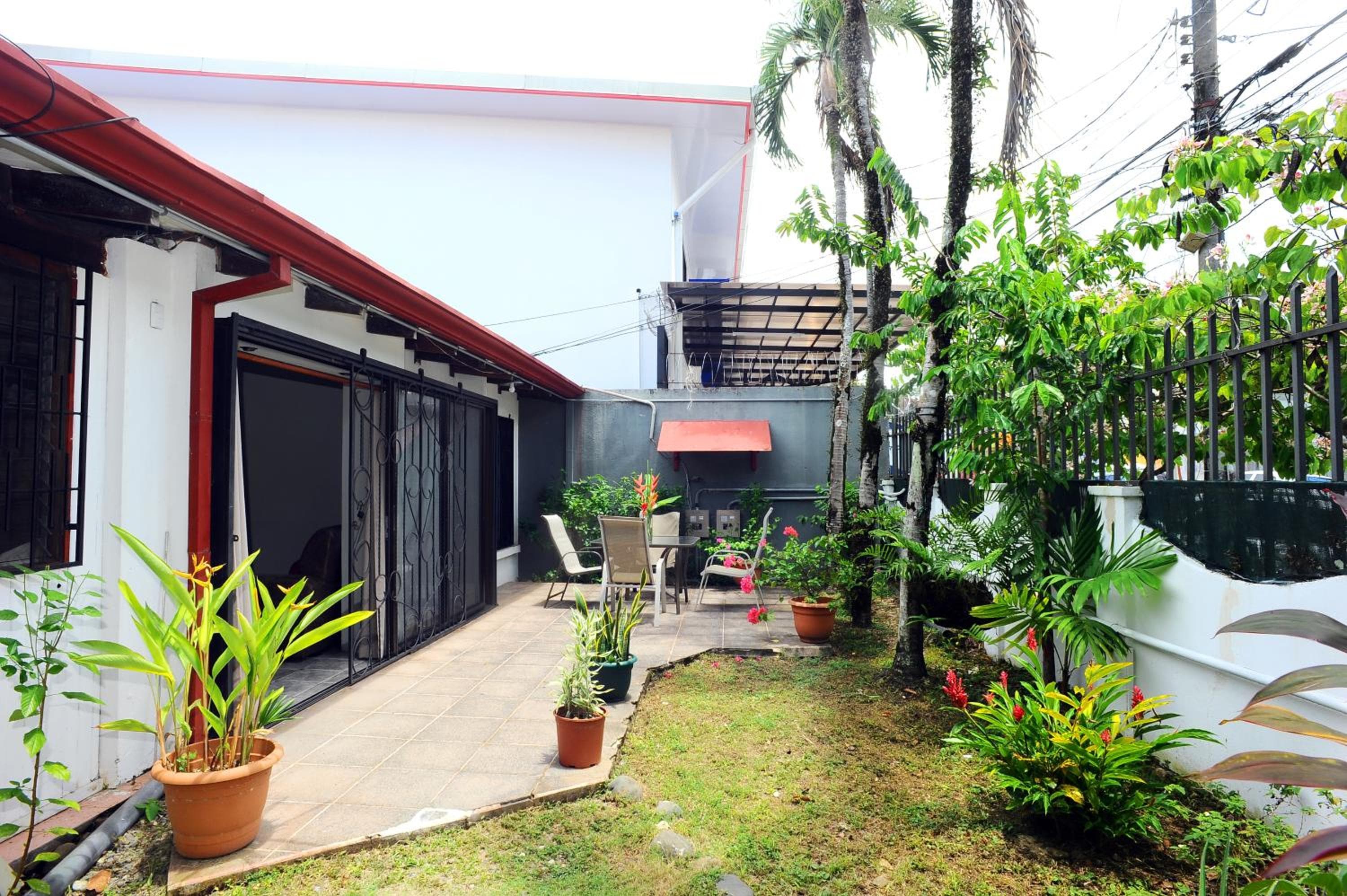 Private Fully Furnished Home at Wide Mouth Frog Hostel Quepos