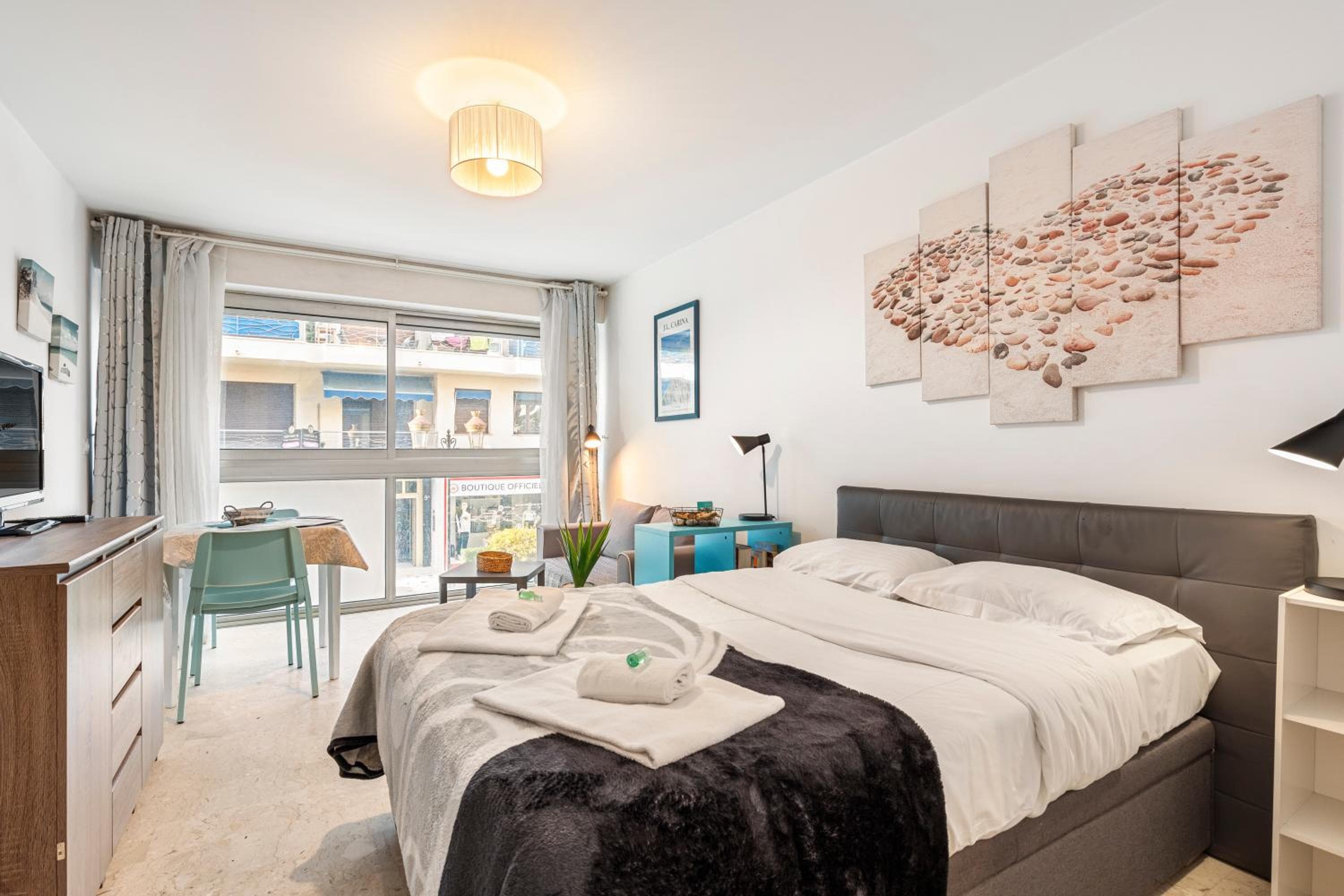 Studio Massenet Five stars holiday house