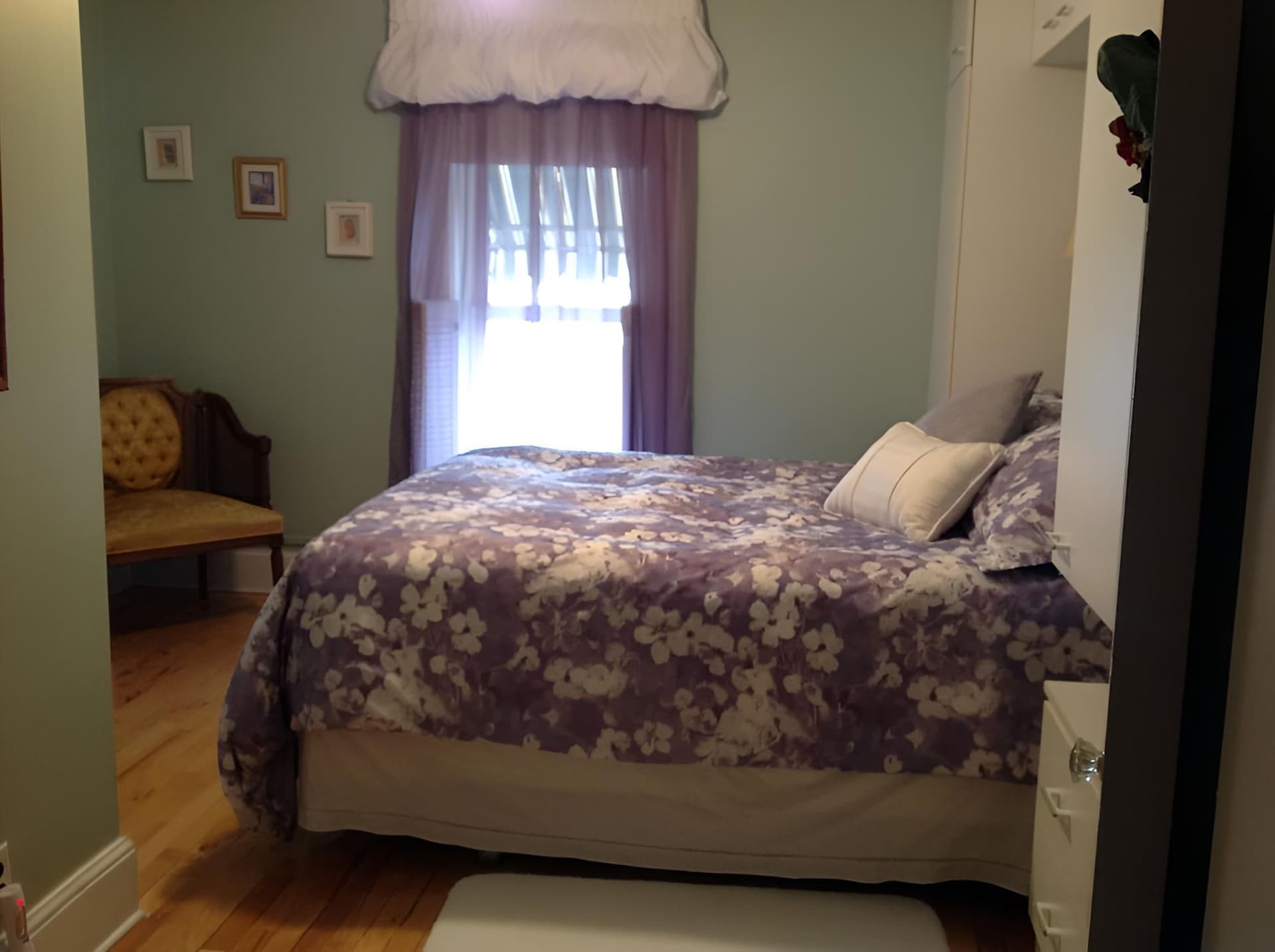 Maple Tourist Home Bed & Breakfast