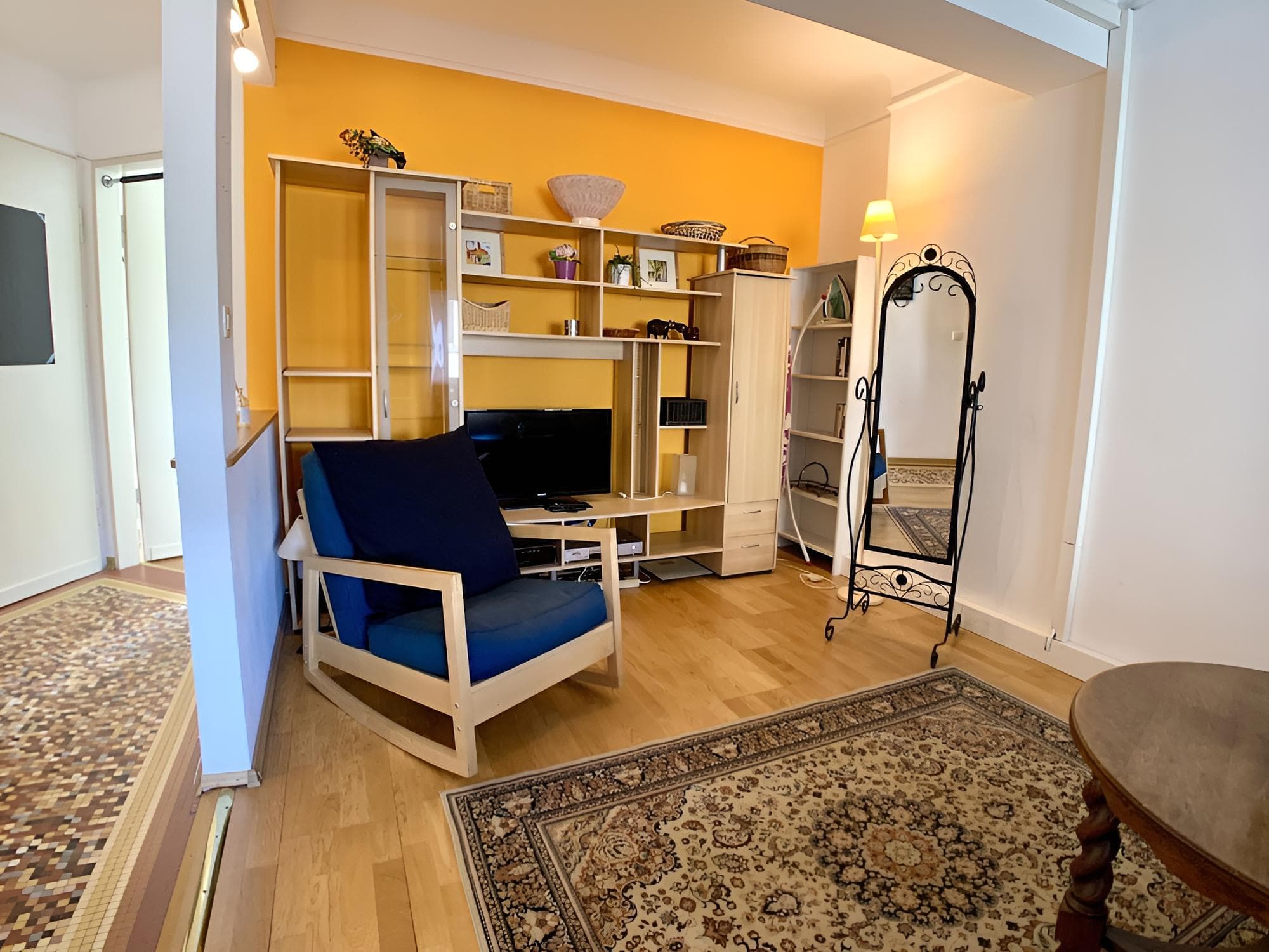 Bright 1BR Apartment City Center