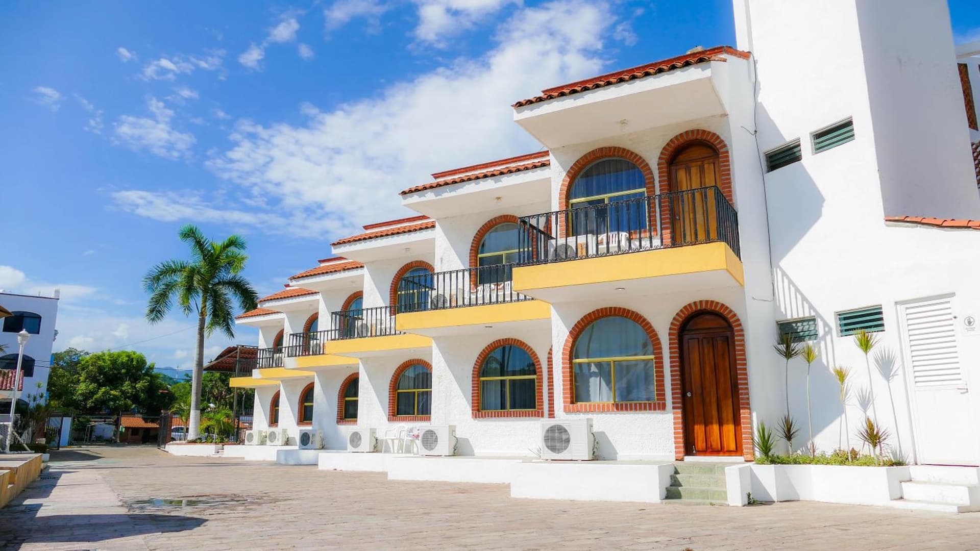 Costa Alegre Hotel & Suites