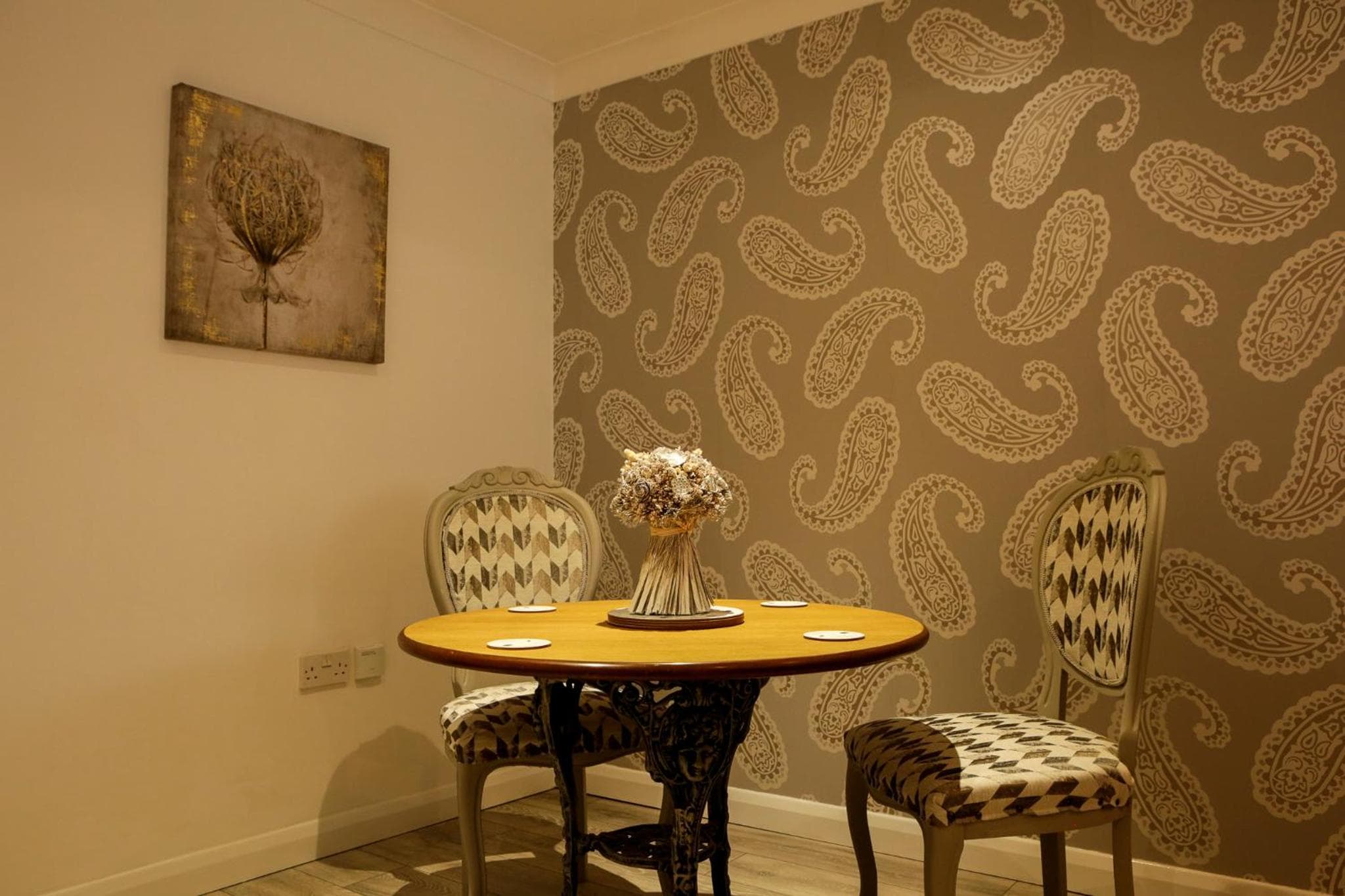 Newly refurbished 1 bed first floor apartment with wifi