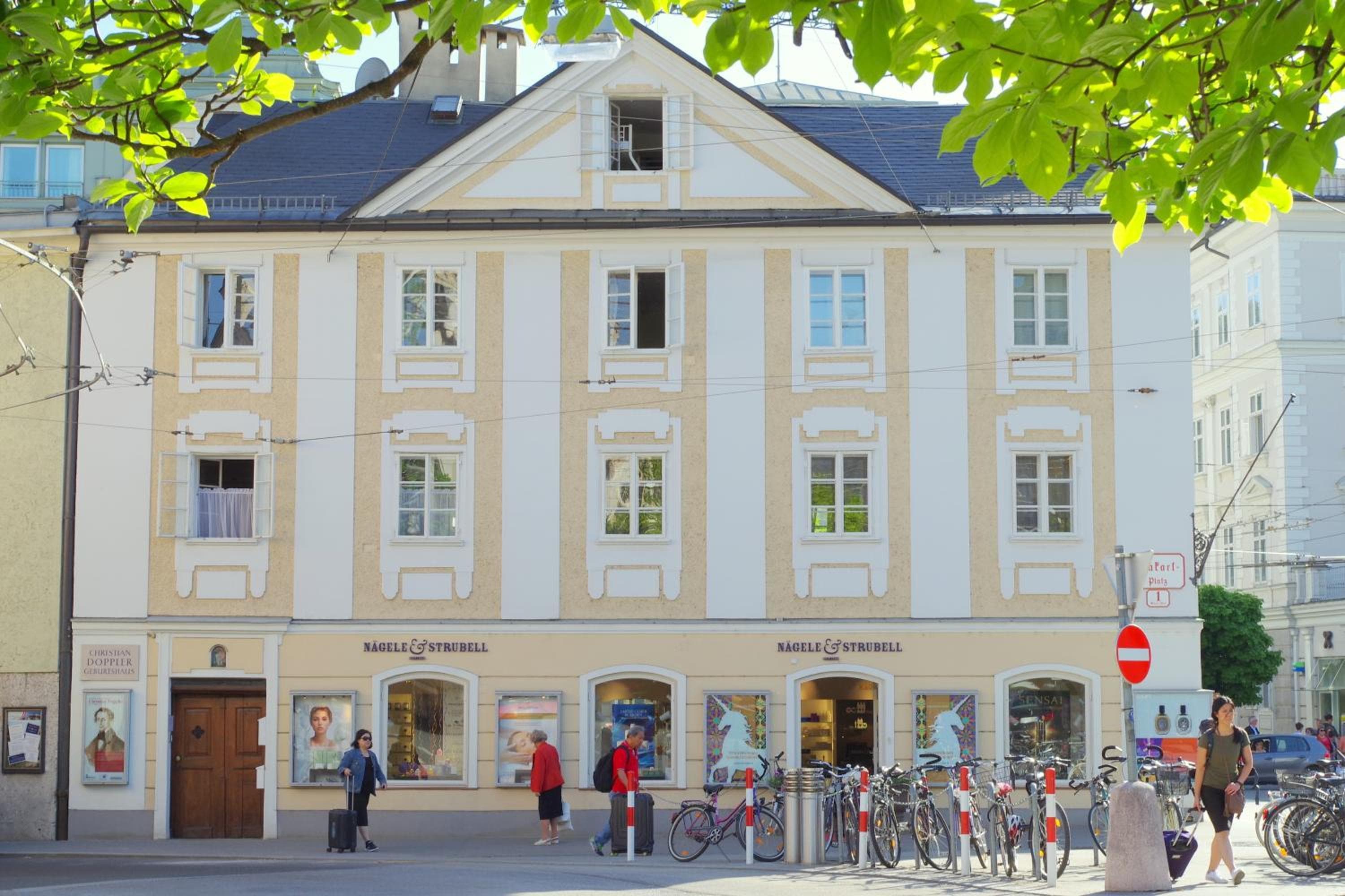 SISHAUS - Private Room Rental