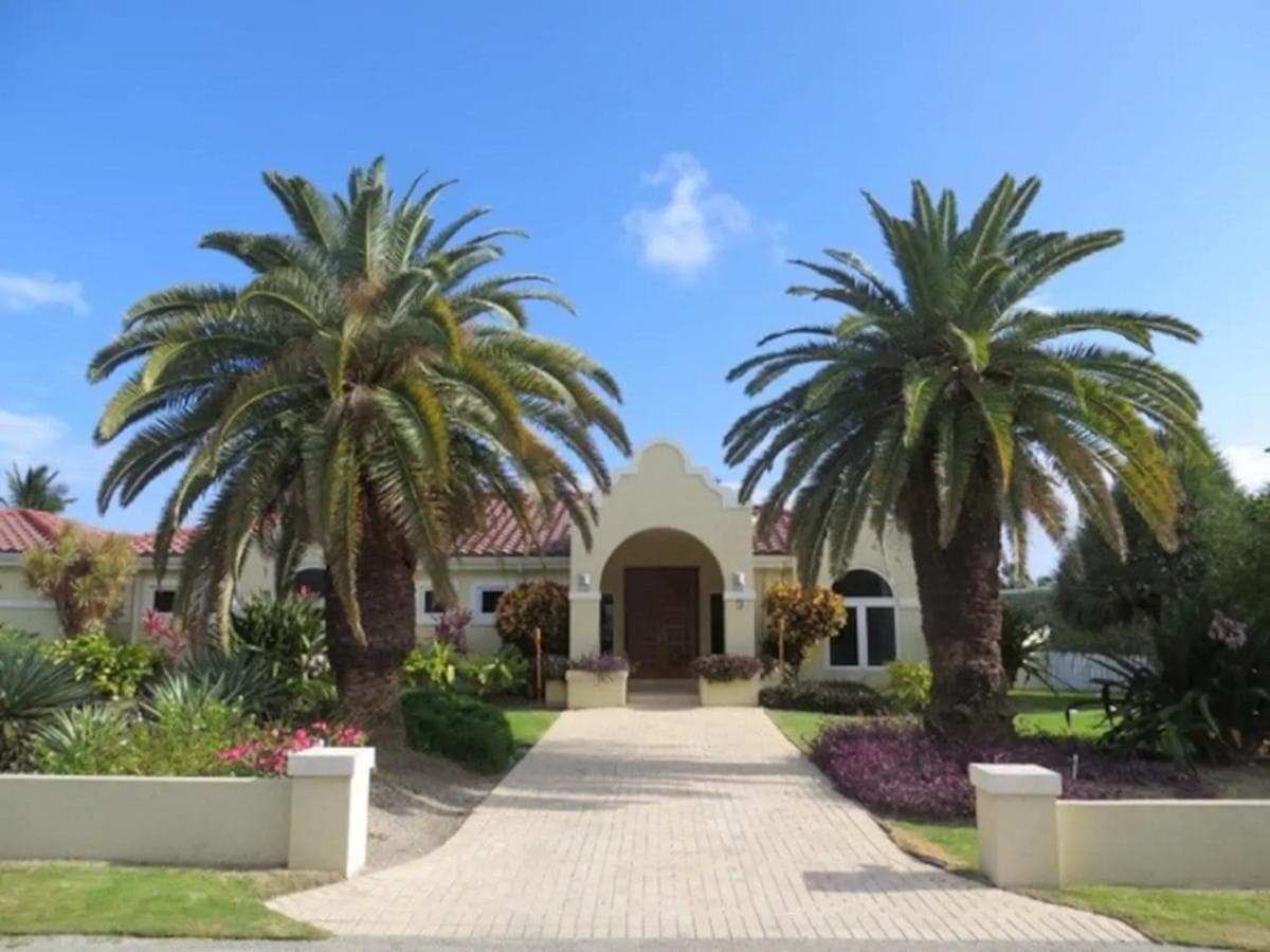 Lime Tree Villa - Canal Front