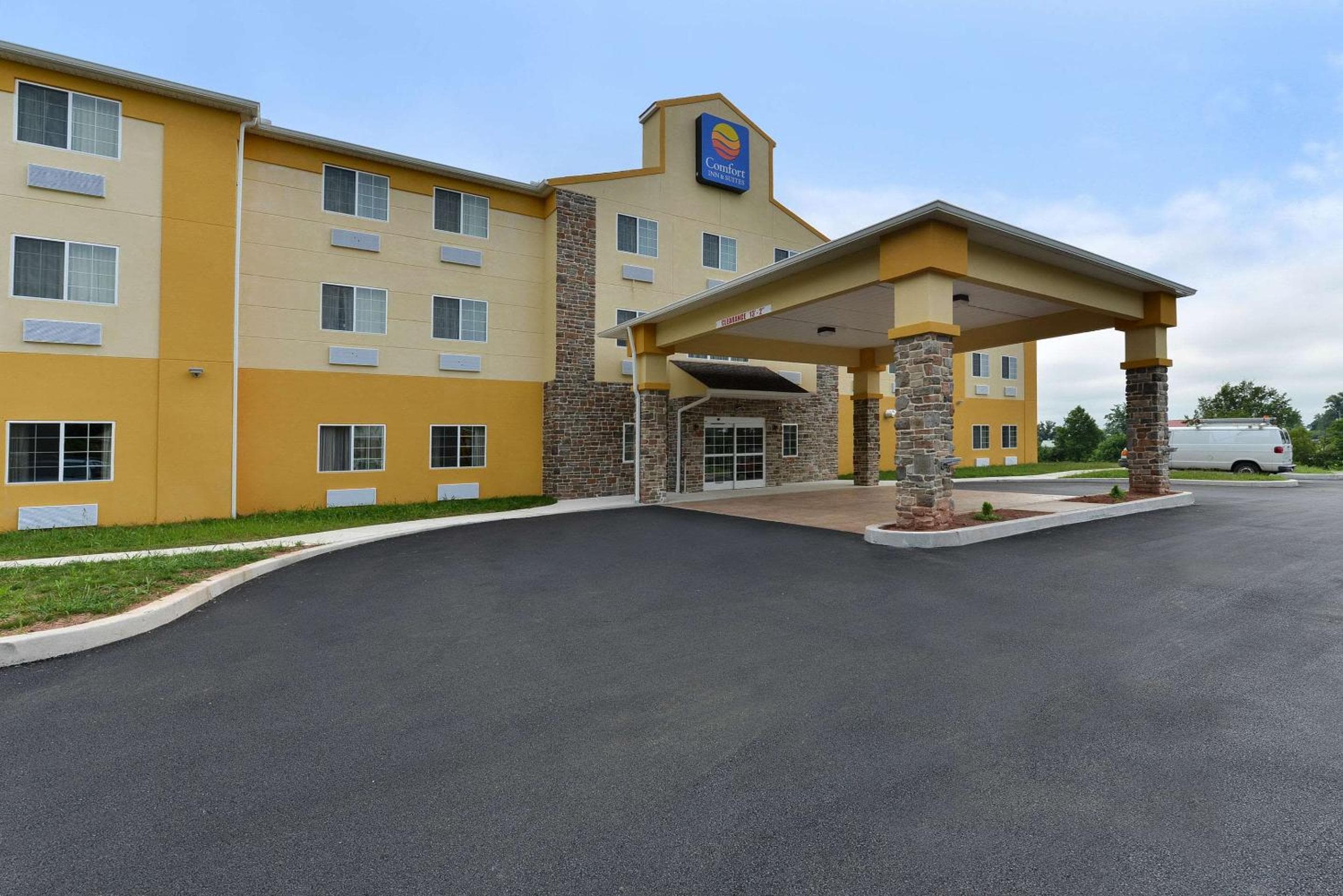 Days Inn & Suites by Wyndham Manheim Lebanon