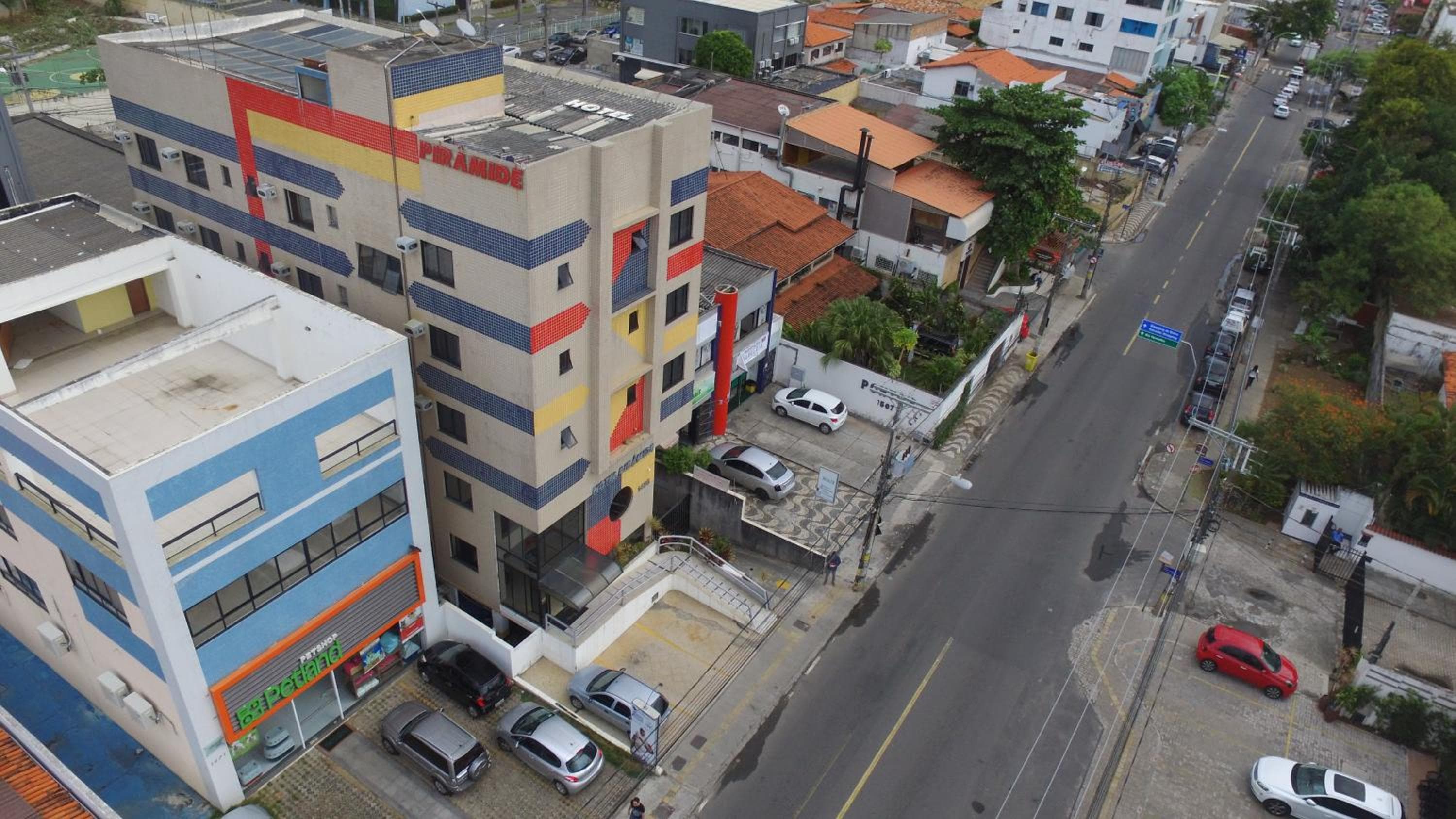 Hotel Piramide Pituba - Av Paulo VI
