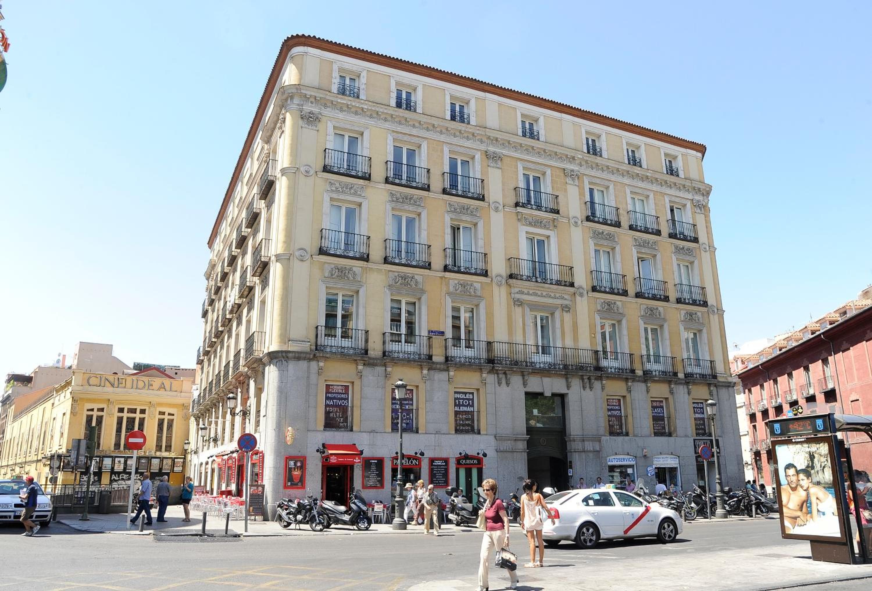 Mola Suites