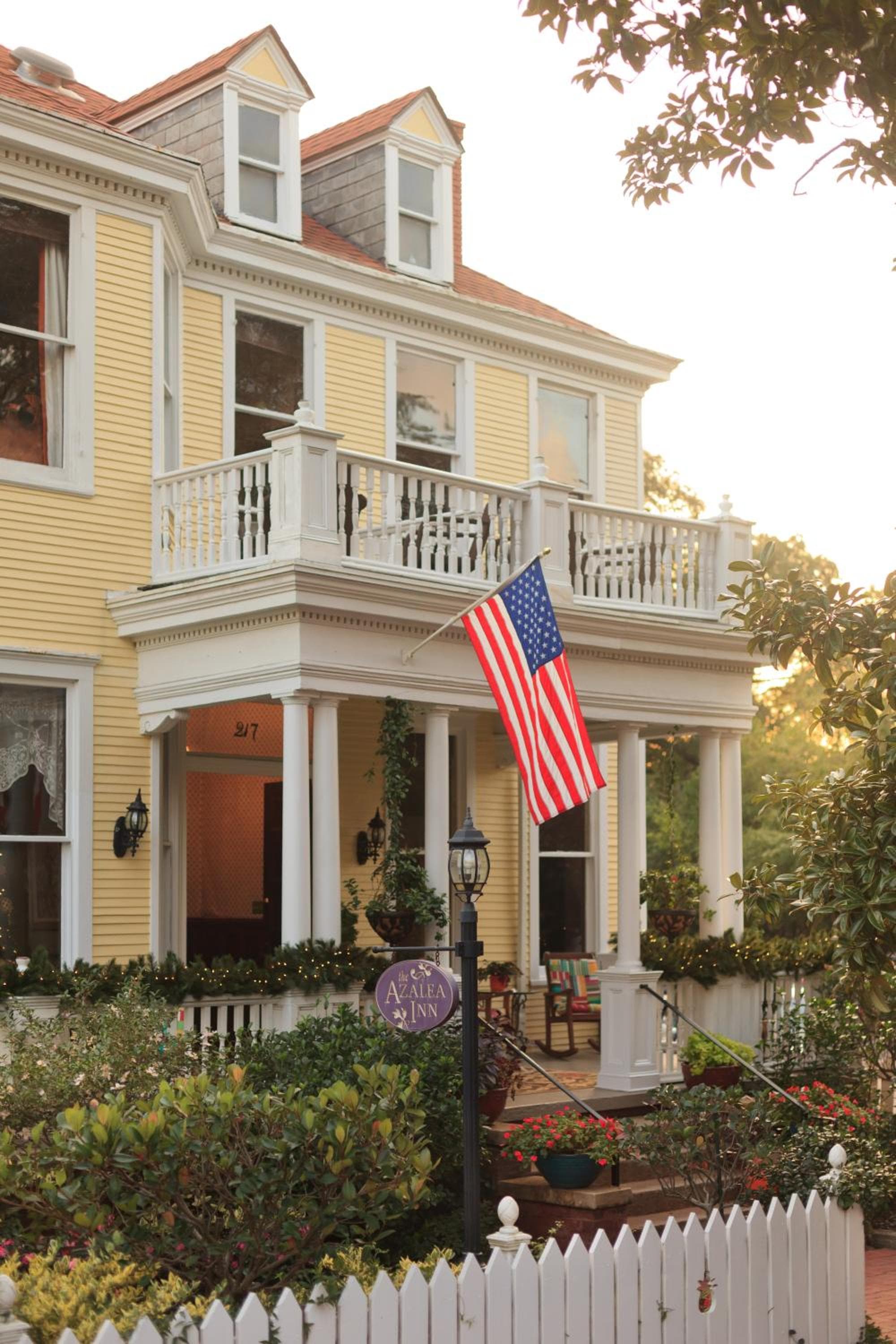 Azalea Inn and Villas