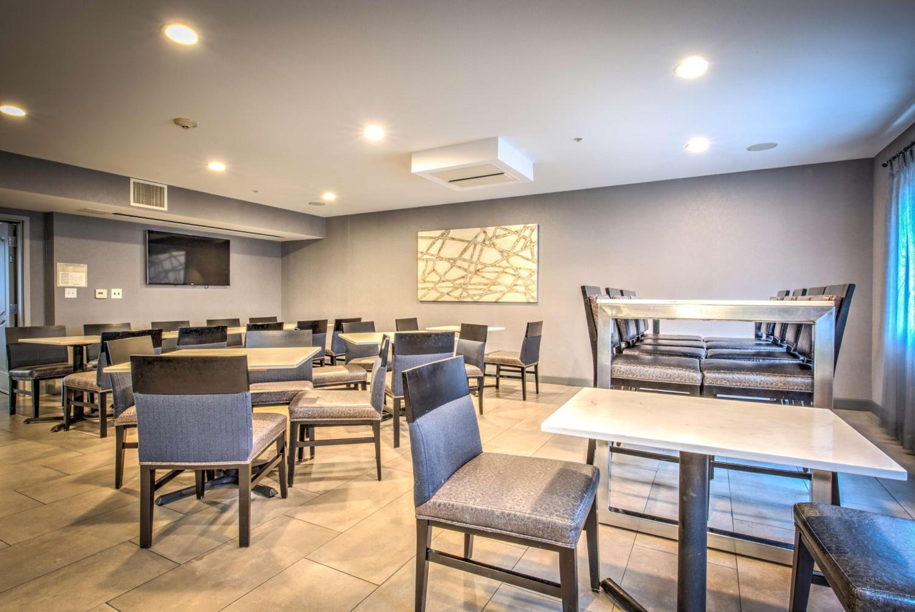 Best Western Plus Media Center Inn & Suites